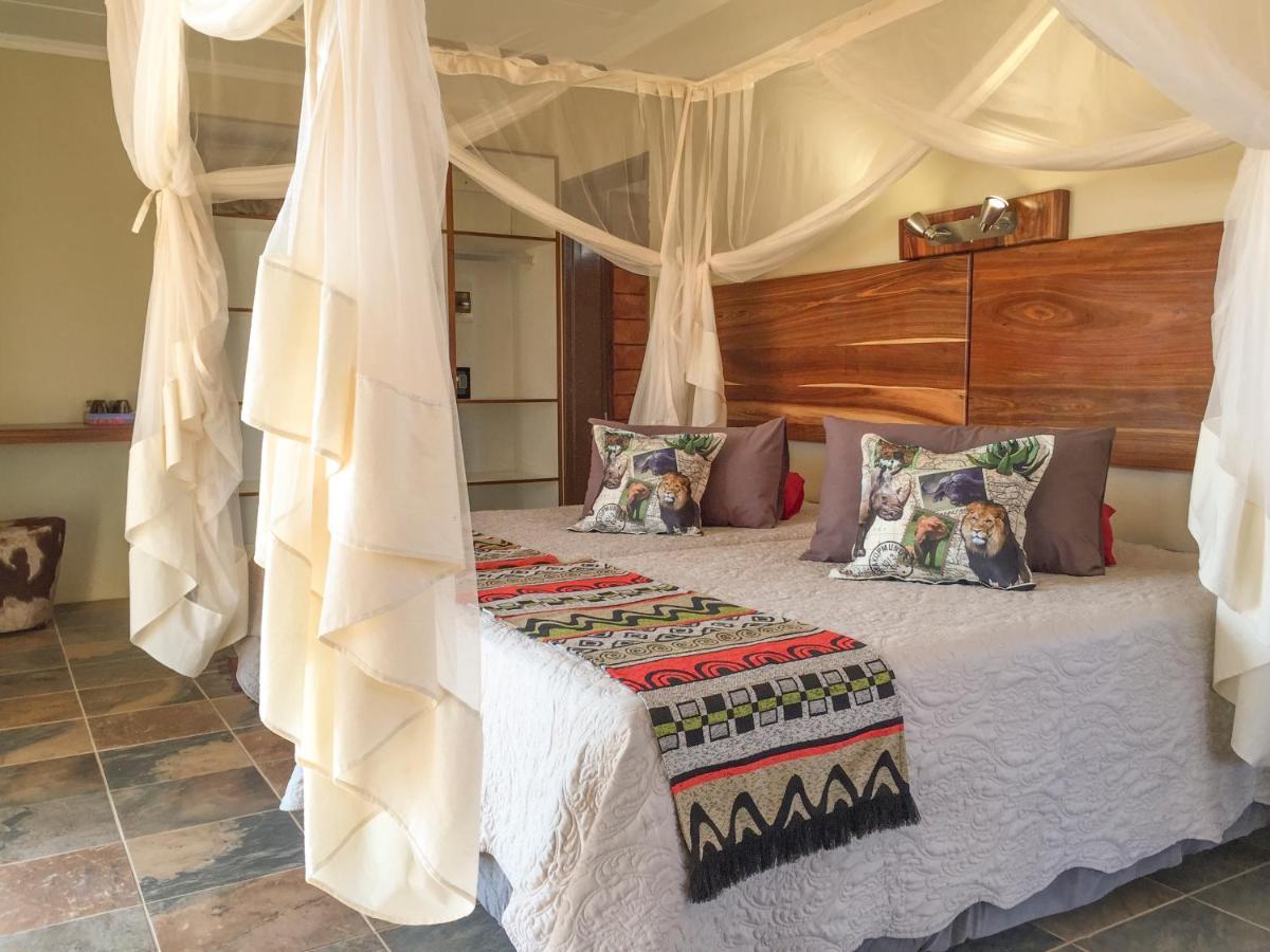 Okutala Etosha Lodge オウチョ エクステリア 写真