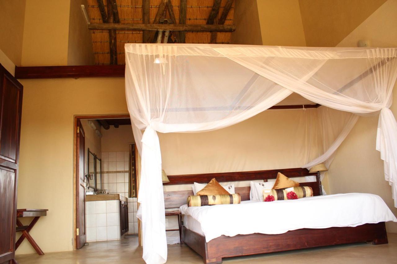 Okutala Etosha Lodge オウチョ エクステリア 写真