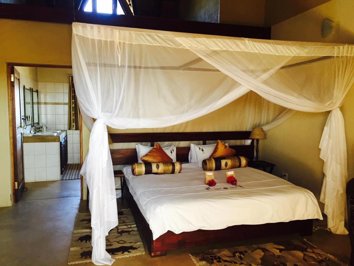 Okutala Etosha Lodge オウチョ エクステリア 写真