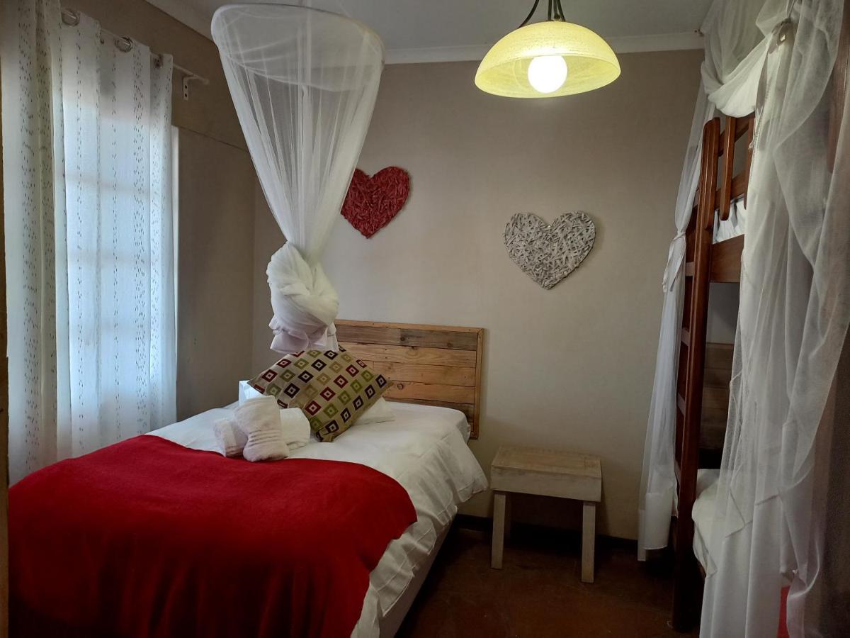 Okutala Etosha Lodge オウチョ エクステリア 写真